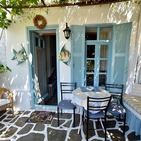 Traditional House By The Sea Mandrákion Exteriér fotografie