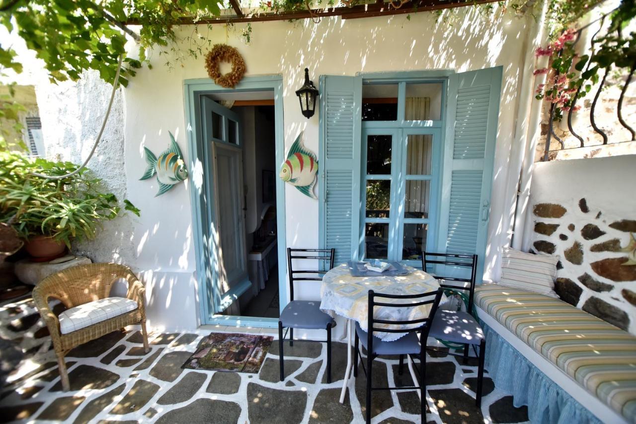 Traditional House By The Sea Mandrákion Exteriér fotografie